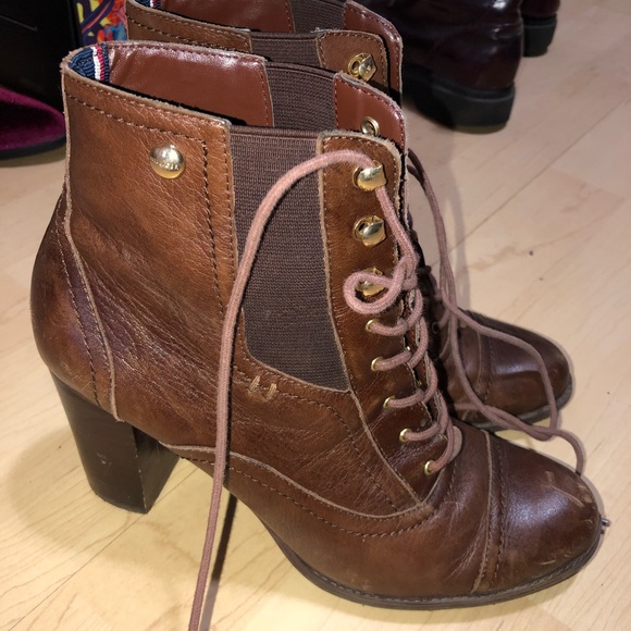 Tommy Hilfiger boots - Picture 1 of 2